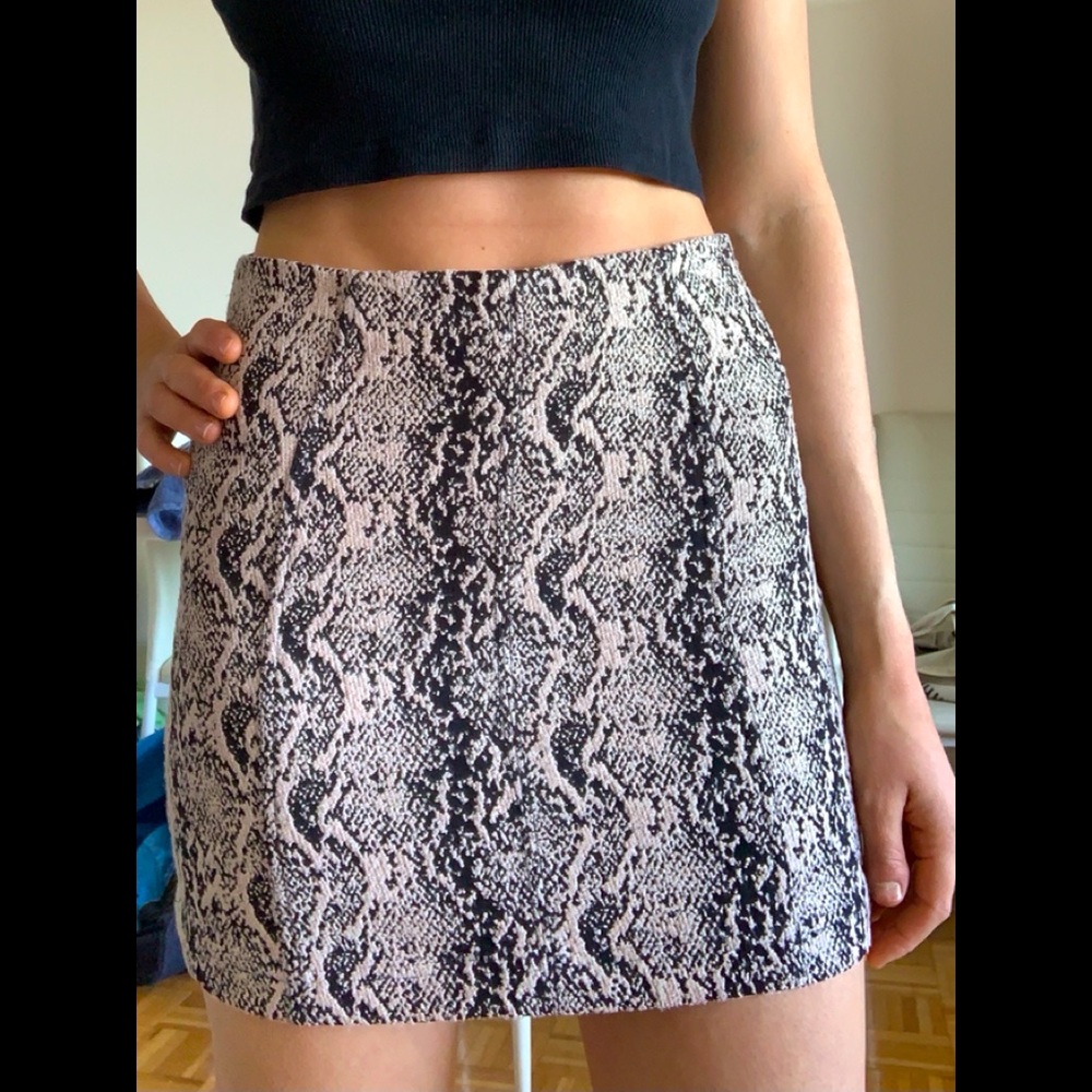 Snake-skin pattern skirt